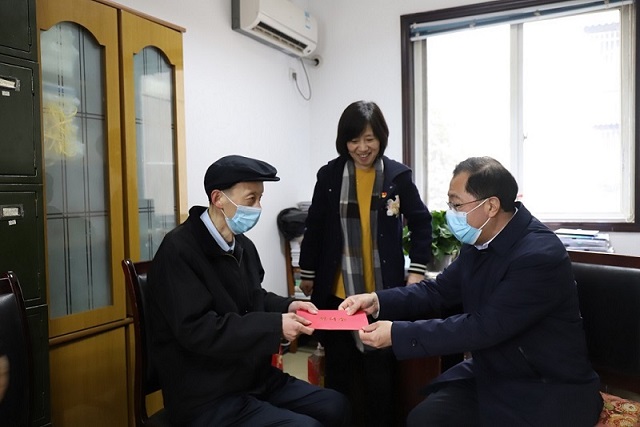 集團黨委委員、職工董事、工會主席武勇 一行到華西安裝公司走訪慰問