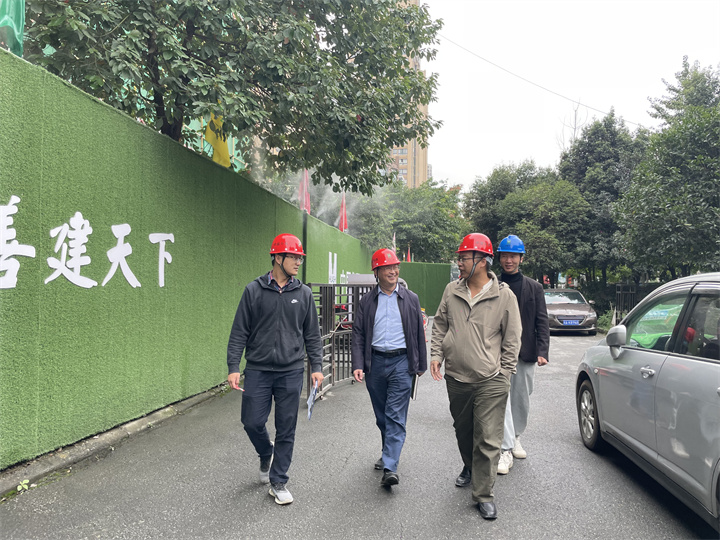 公司財務總監葉興坤到西園街道衛生服務中心（尚錦新中心）改造項目開展“150天大會戰 決勝千億華西”專項督導