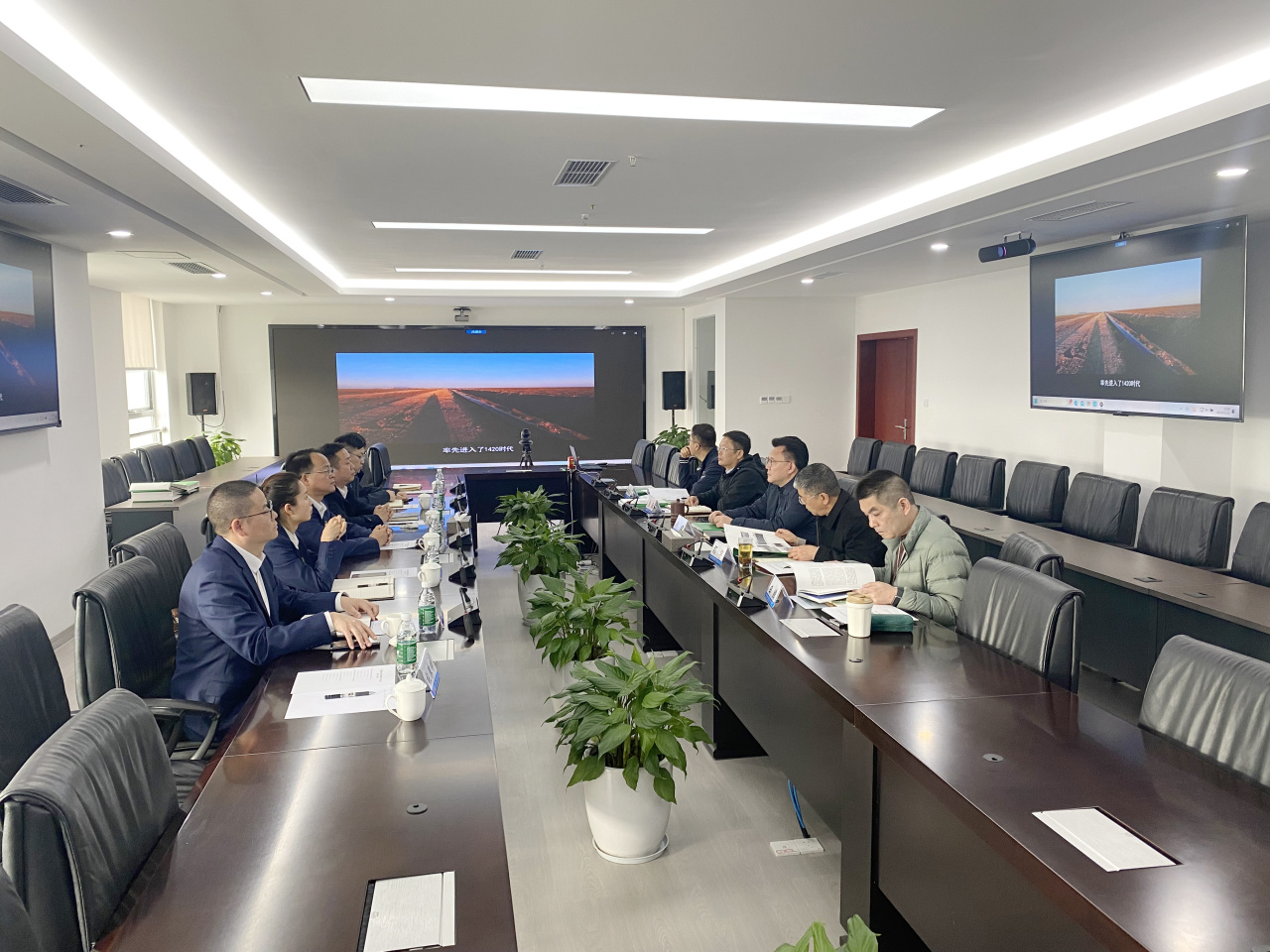 公司黨委副書記 、總經理徐文忠到中石油四川油建公司開展座談交流